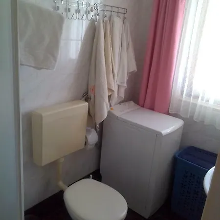 Ratka بيت ضيافة Kaštela